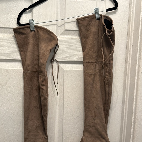 Over the knee boot - Picture 3 of 3